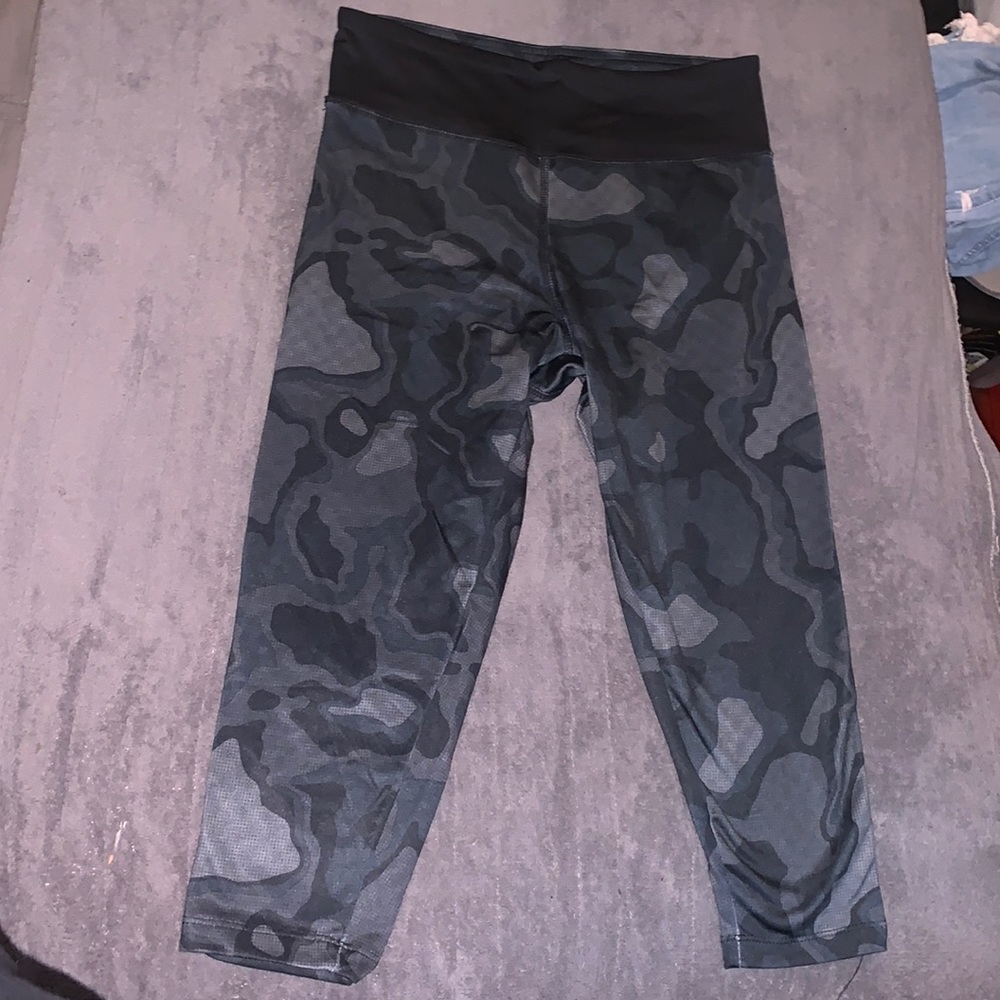Camo Cropped Leggings